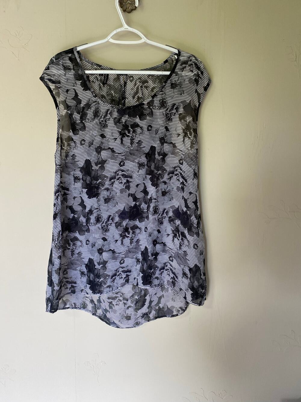 Maurices Cap Sleeve Abstract Floral & Stripe Semi Sheer Long Blouse sz 1 XL/XXL